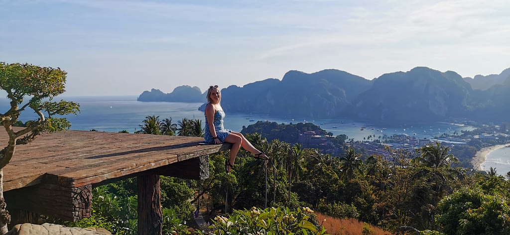 Koh Phi Phi (The Island We Never Want To Leave) 1 Follow our adventures!